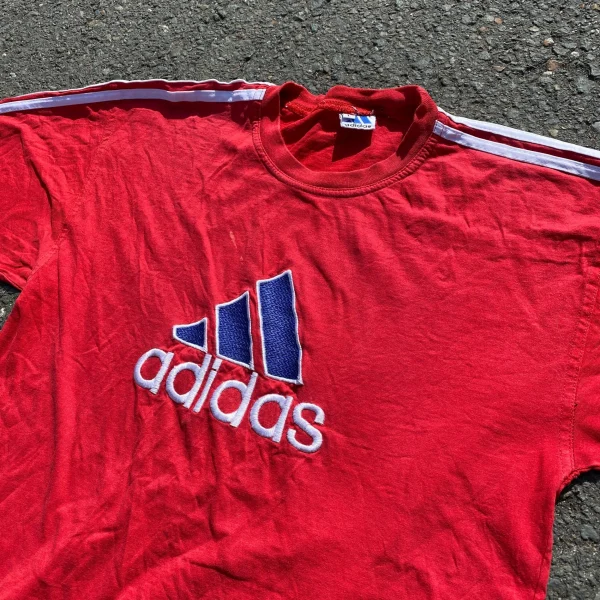 Adidas Embroidered T-shirt (M) 3