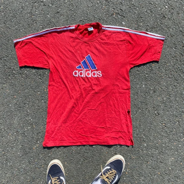 Adidas Embroidered T-shirt (M) 1
